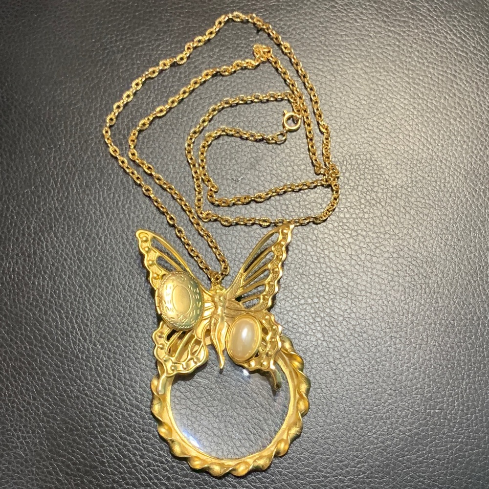 Vintage Gold Butterfly Magnifying Glass Pendant Necklace #339